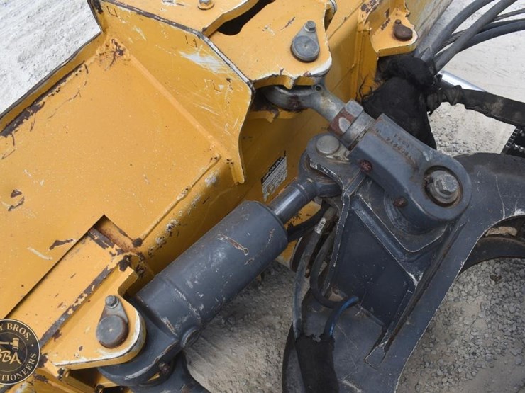 2022-deere-650k-lgp-image-60