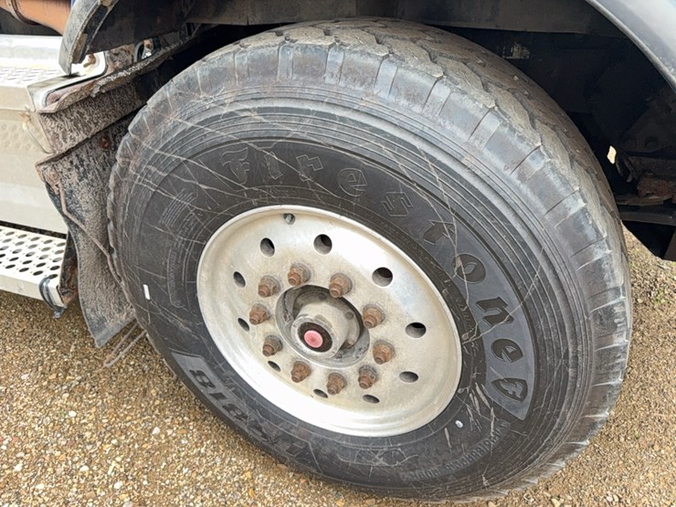 2010-kenworth-bulk-feed-truck-image-8
