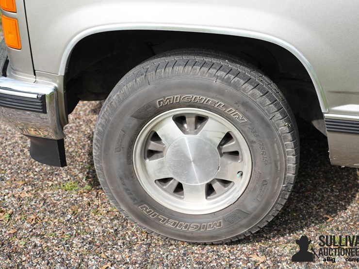 1999-gmc-suburban-image-12