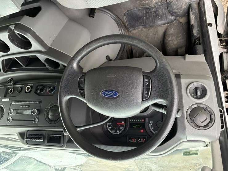 2011-ford-e350-image-14