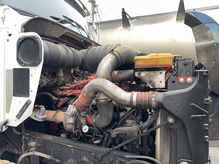 2010-kenworth-bulk-feed-truck-image-32