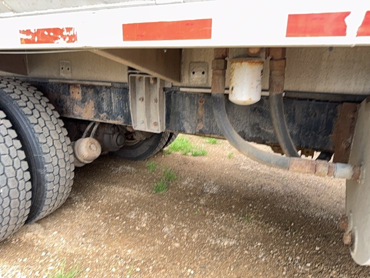 2010-kenworth-bulk-feed-truck-image-13