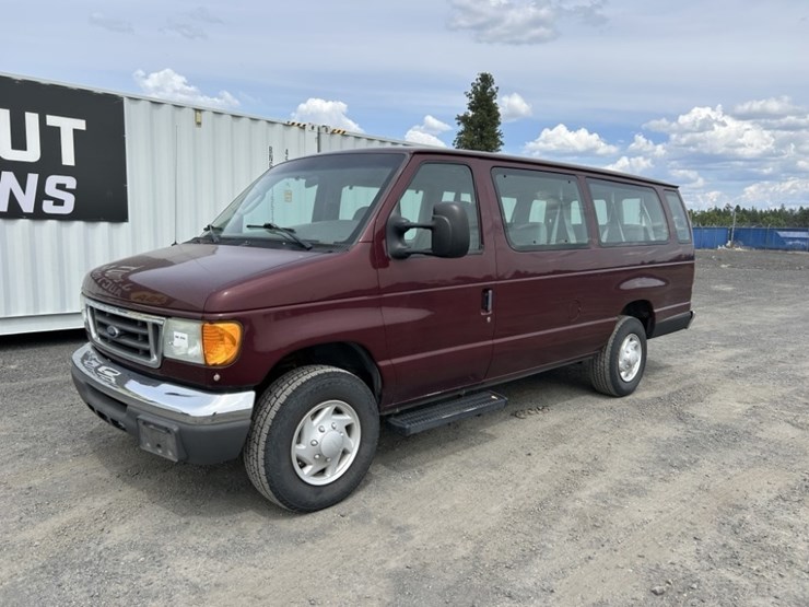 2005-ford-e350-xlt-sd-image-1