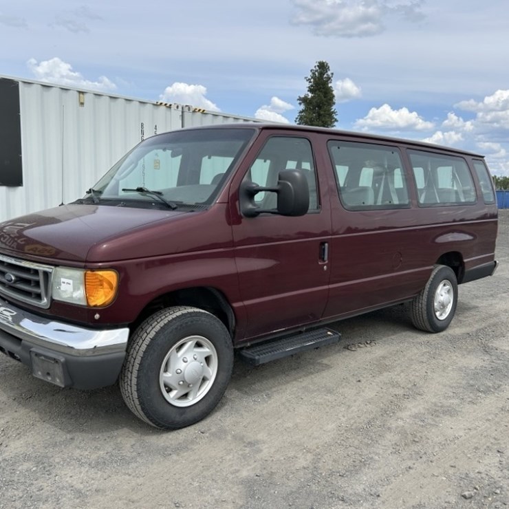 2005 FORD E350 XLT SD