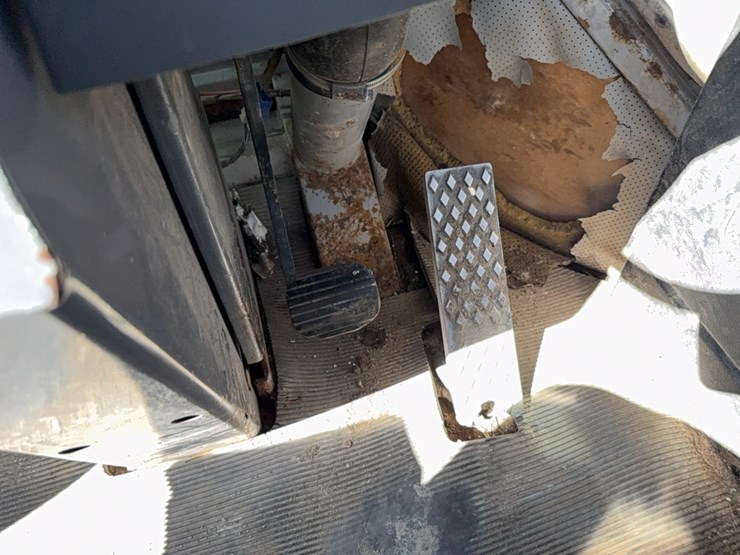 jd-444g-end-loader-image-32
