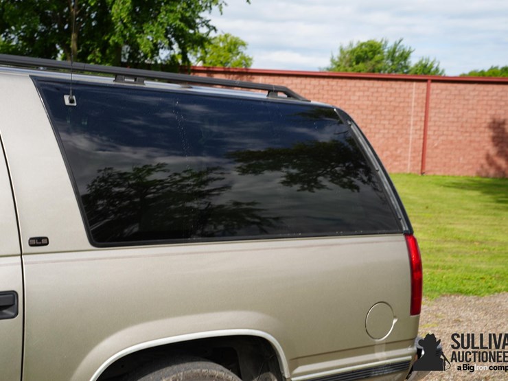1999-gmc-suburban-image-15