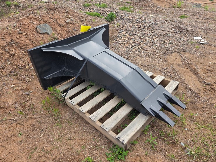 #6003-•-unused-stout-xl-skid-steer-stump-bucket-image-4