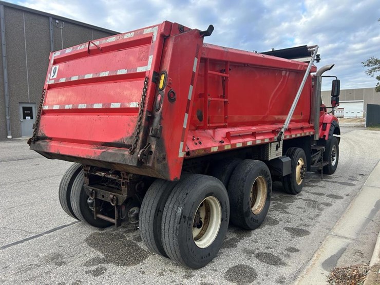 #1451-•-2013-international-workstar-tri-axle-dump-truck-image-5