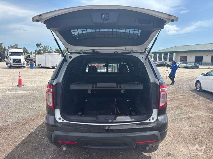 2015-ford-explorer-image-21
