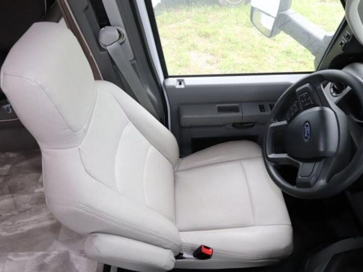 2024-ford-transit-image-16