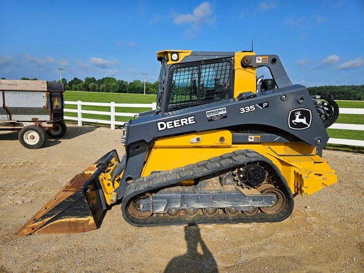 john-deere-335-image-2