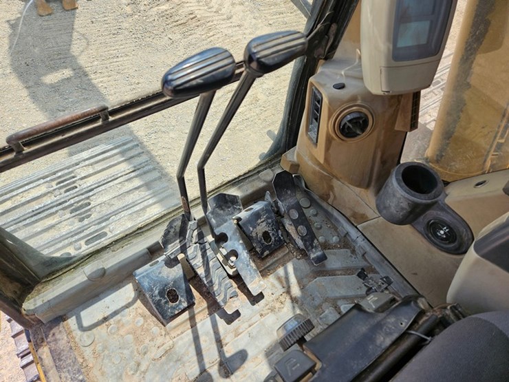 caterpillar-320c-image-49