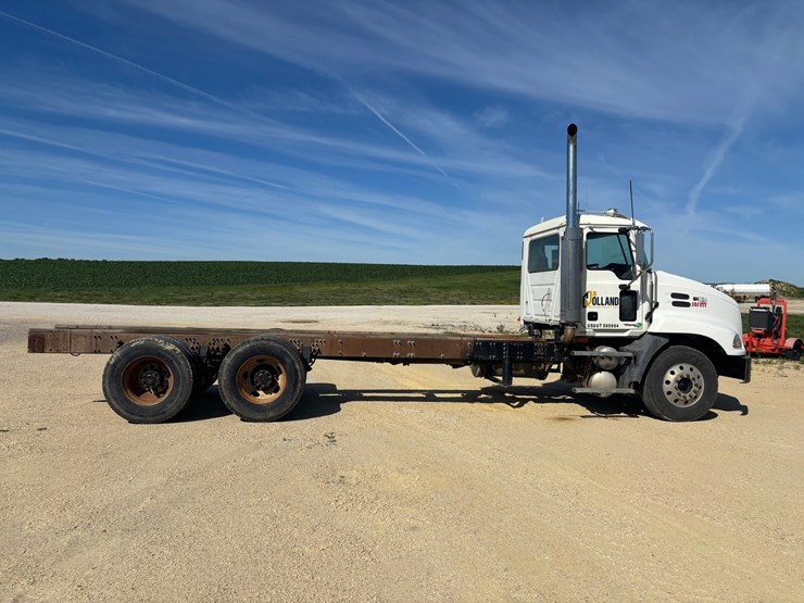 #2160-•-2000-mack-cxn-613-vision-cab-chassis-image-5
