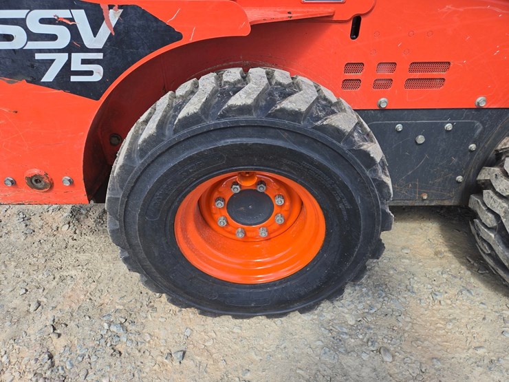 kubota-ssv75-image-43