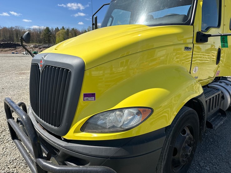 #60118-•-2019-international-rh613-day-cab-truck-tractor-image-9