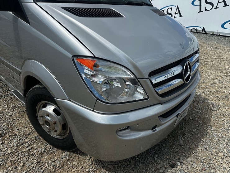 #2492-•-2014-mercedes-benz-airstream-motorhome-image-10