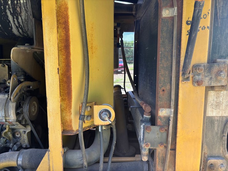 caterpillar-928g-image-38