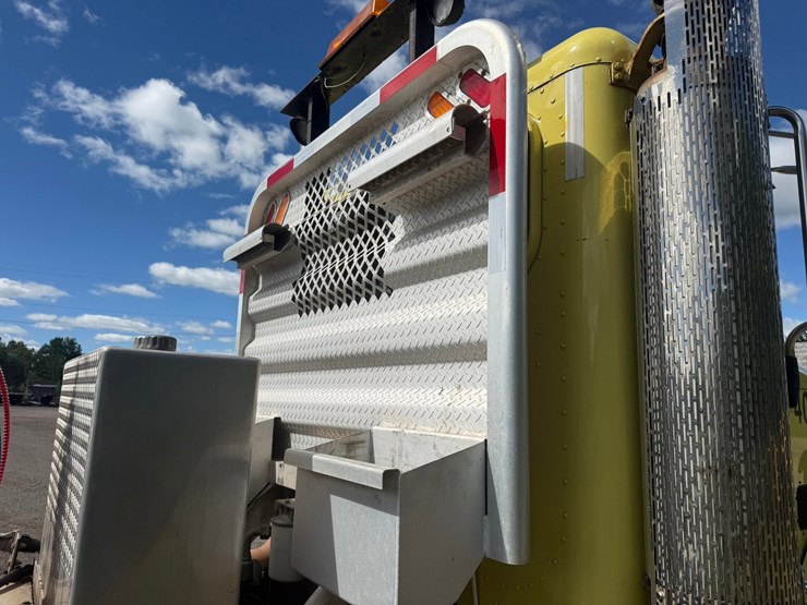 #1362-•-2010-peterbilt-day-cab-truck-tractor-image-77