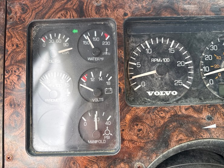 1999-volvo-wg64-image-114