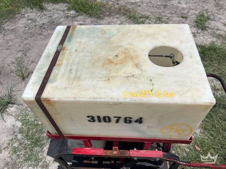 2021-portable-pressure-washer-with-water-tank-image-12