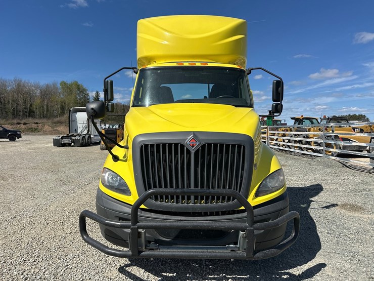 #60118-•-2019-international-rh613-day-cab-truck-tractor-image-8