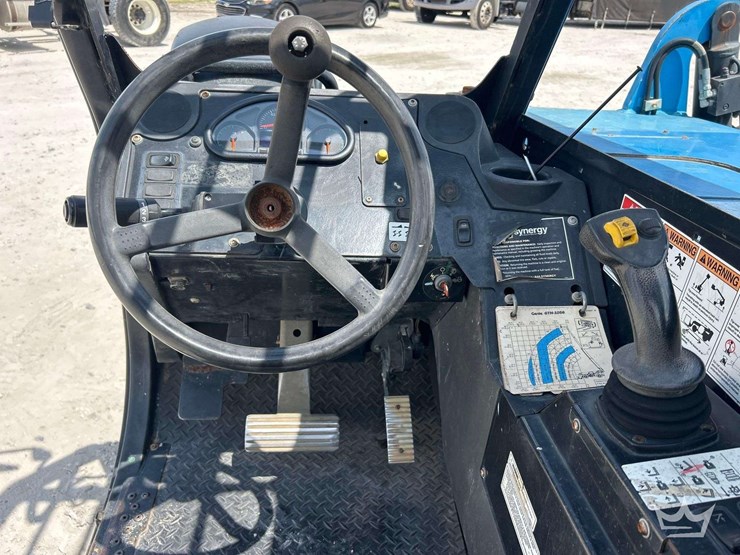 2019-genie-gth1056-image-32