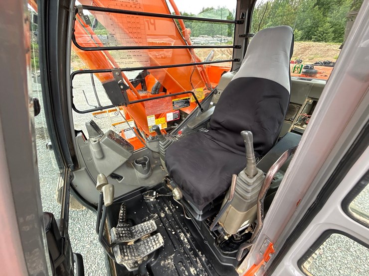 2006-hitachi-zx225-image-75
