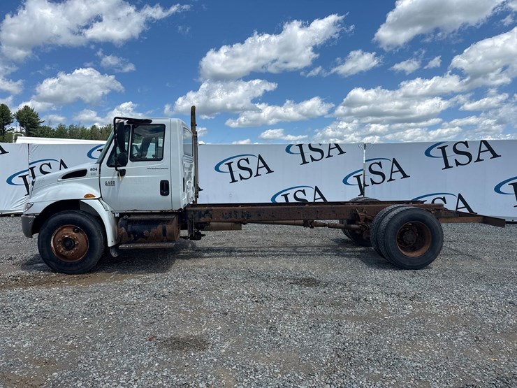 international-4400-image-2