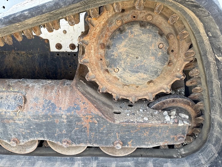 2020-bobcat-t740-image-58