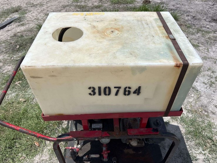 2021-portable-pressure-washer-with-water-tank-image-13