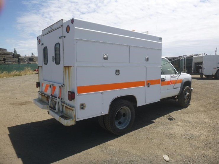 2002-chevrolet-3500-image-3