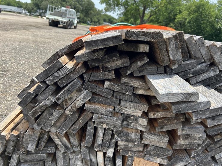 #150-•-lumber---weathered-1x4-lumber-up-to-14'-image-5