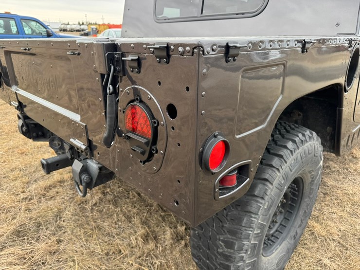 #1850-•-2001-american-general-4x4-hummer-image-18