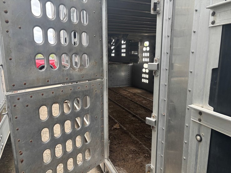 #2150-•-2017-barrett-53'-cattle-semi-trailer-image-64