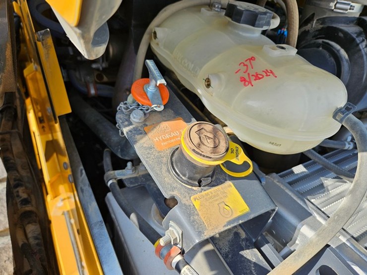 john-deere-335-image-23