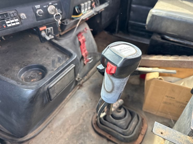 #60835-•-1991-volvo-/-gm-white-tandem-axle-storm-truck-image-70