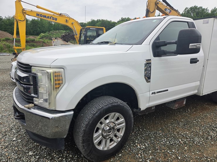 2019-ford-f350-xlt-image-10