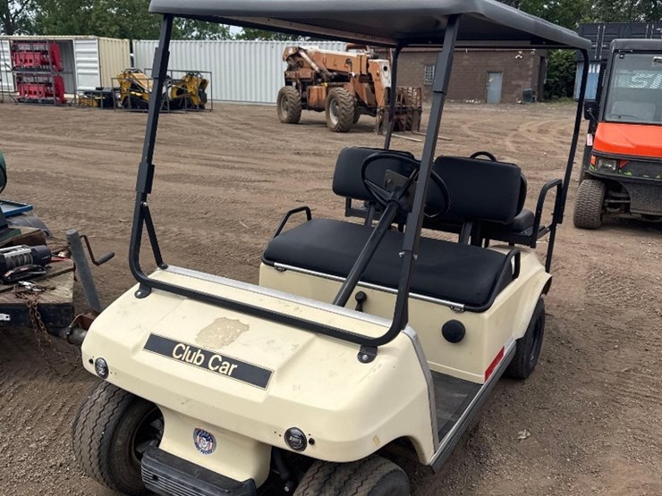 club-car-4-seat-gas-golfcart-image-2