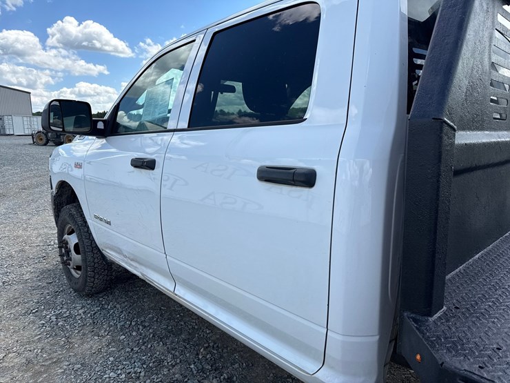 2019-dodge-3500-image-21