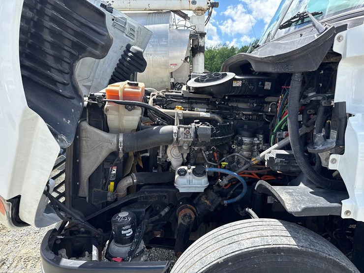 #60944-•-2016-freightliner-125-sleeper-cab-truck-tractor-image-9