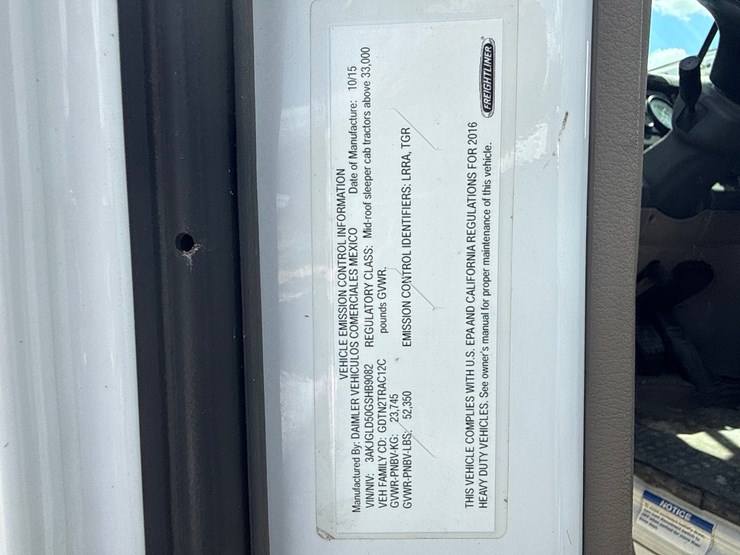 #60944-•-2016-freightliner-125-sleeper-cab-truck-tractor-image-92