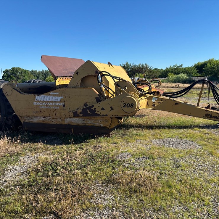 #2198 • Noble 417 Approx. 17 Yard Eject Scraper