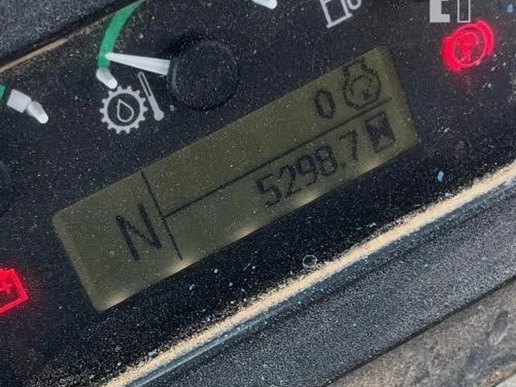 2017-deere-410l-image-12
