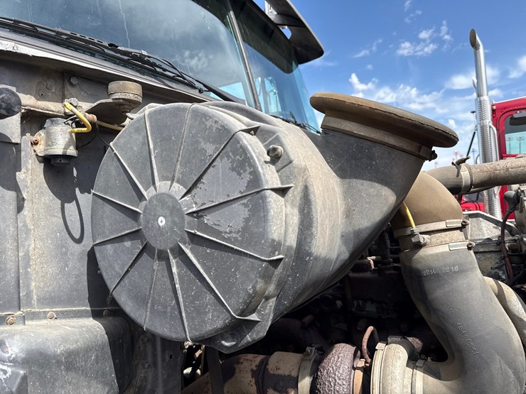 #60835-•-1991-volvo-/-gm-white-tandem-axle-storm-truck-image-26