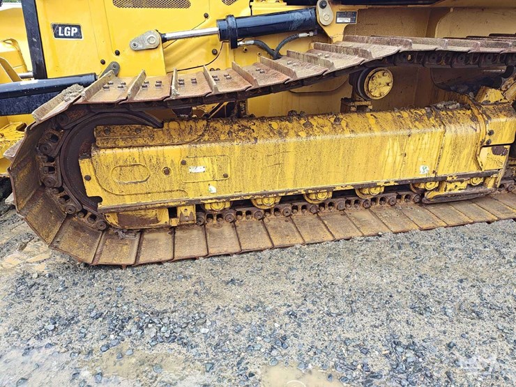 2020-caterpillar-d1-image-29