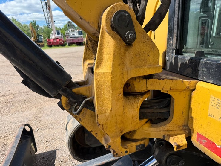 caterpillar-305.5e2-image-24