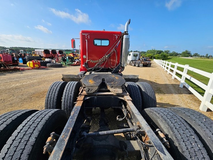 2002-freightliner-fld112-image-27