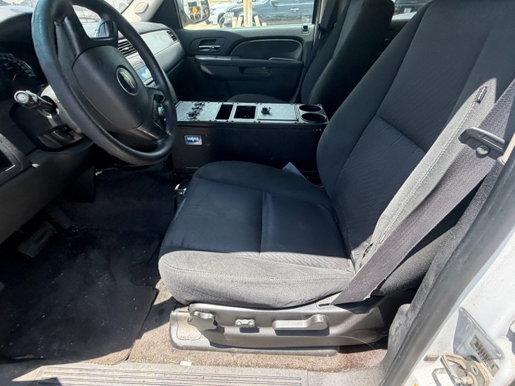 2011-chevrolet-tahoe-image-21