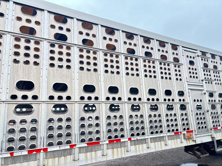 2017-eby-livestock-trailer-image-9