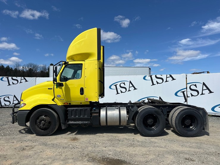 #60118-•-2019-international-rh613-day-cab-truck-tractor-image-2
